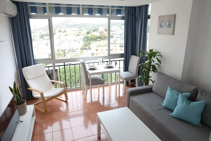 Apartment with pool and sea views, 7th floor - Image 1