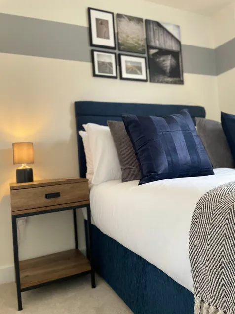 3-Bedroom Luxury Stay With FREE Parking - Image 1