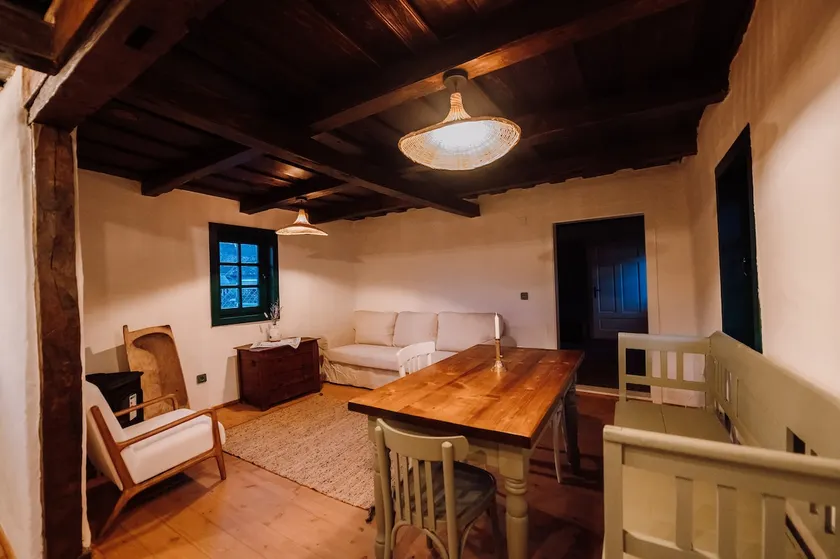 Wild Flower Cottage with Wood-Fired Hot Tub - Image 1