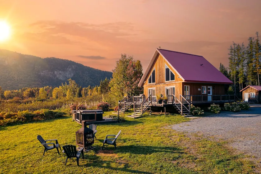 Lac Saint-Louis Chalet: Dock, Hot Tub & Trails - Image 1