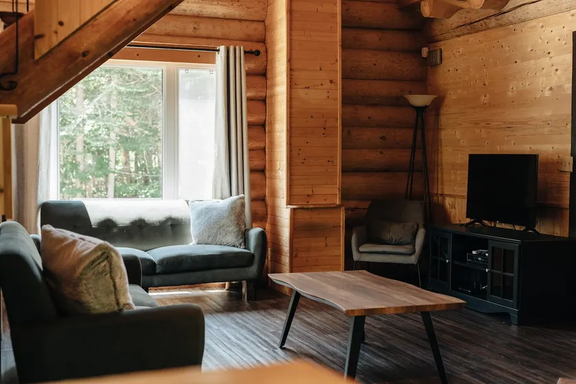 Private Chalet with Hot Tub, Fire Pit & BBQ - Image 1