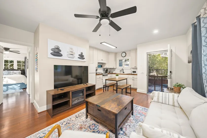 Claremont Village Retreat - Image 1