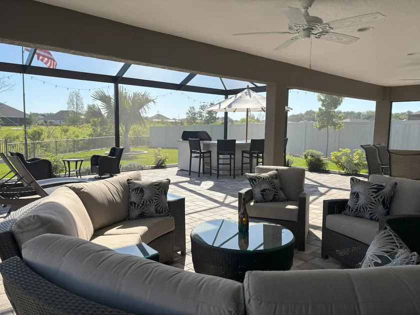 Huge & luxurious home w/view of preserves & fenced - Image 1
