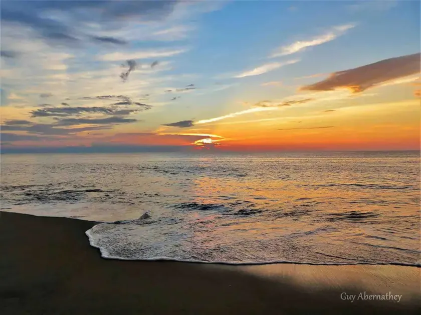 Cozy Coastal Haven: Beach Community Charm - Image 1