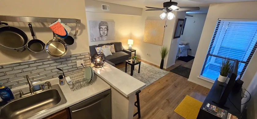 Cozy Updated Cove of Heaven, 5mins to Lake Hefner! - Image 1