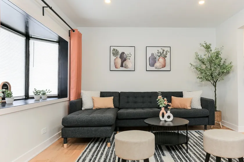 4BR/2BA + Large Fenced Backyard + Fast WIFI - Image 1