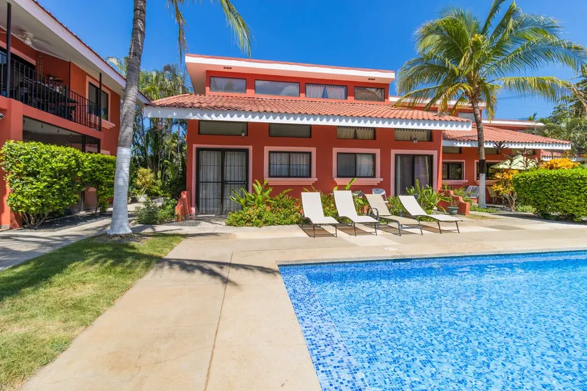 Las Palmas King Bed Loft: Pool & Beach. - Image 1