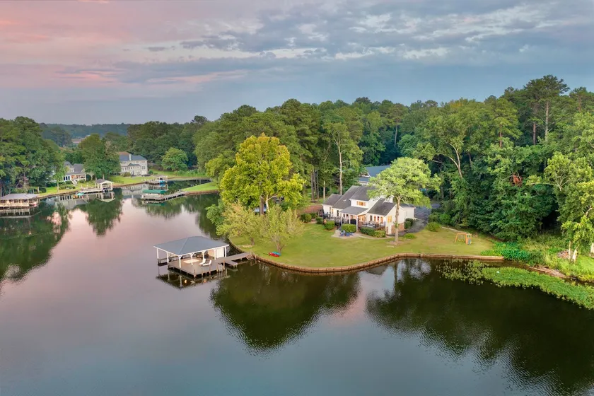 Luxurious 3br Lake House + Dock - Image 1