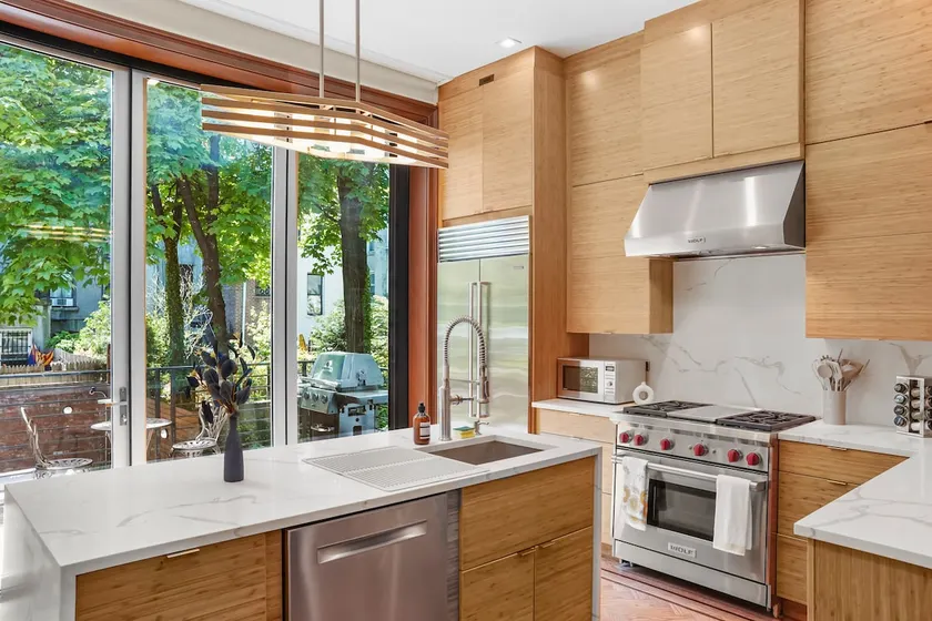Large Upscale 6br 4.5ba~Backyard~Chef's Kitchen - Image 1