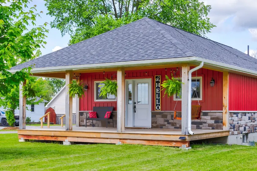 The Little Red Cottage - Ideal for long stays! - Image 1