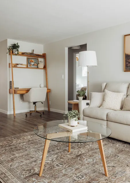 Cozy Stay Near RDM Airport - Image 1