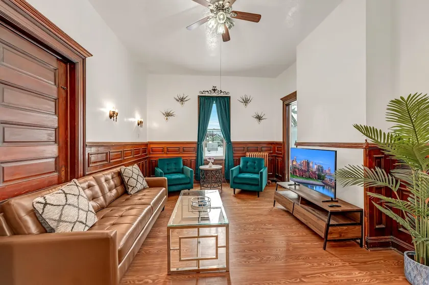 The Victorian on South Park - Sleeps 6 - Image 1