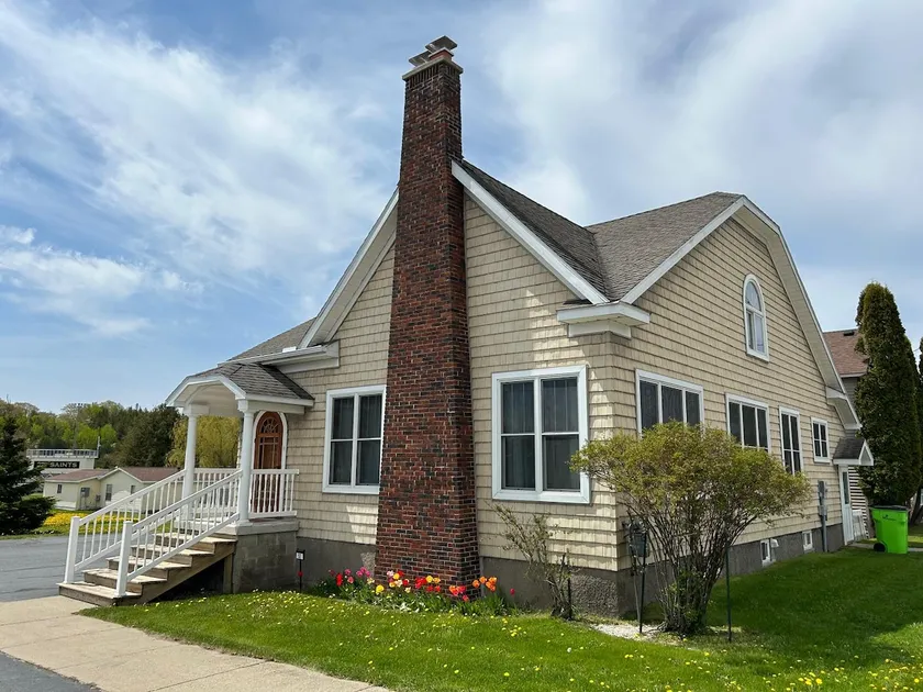 Vintage House: Comfy Stay by Ferry in St. Ignace! - Image 1
