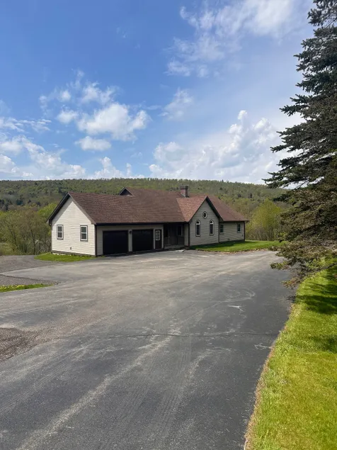 Rail Trail House - Main floor - Image 1