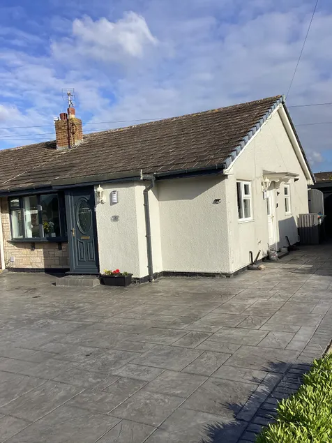 Fern Court, Bungalow close to sea. - Image 1