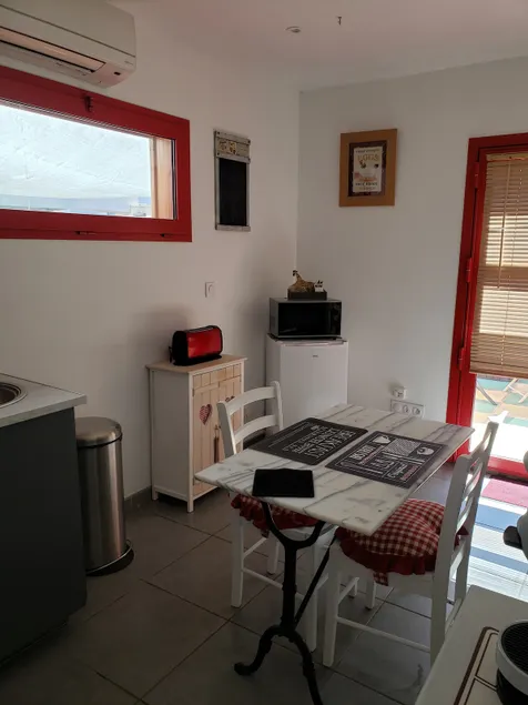Independent house all comforts. 10 min from the center - Image 1