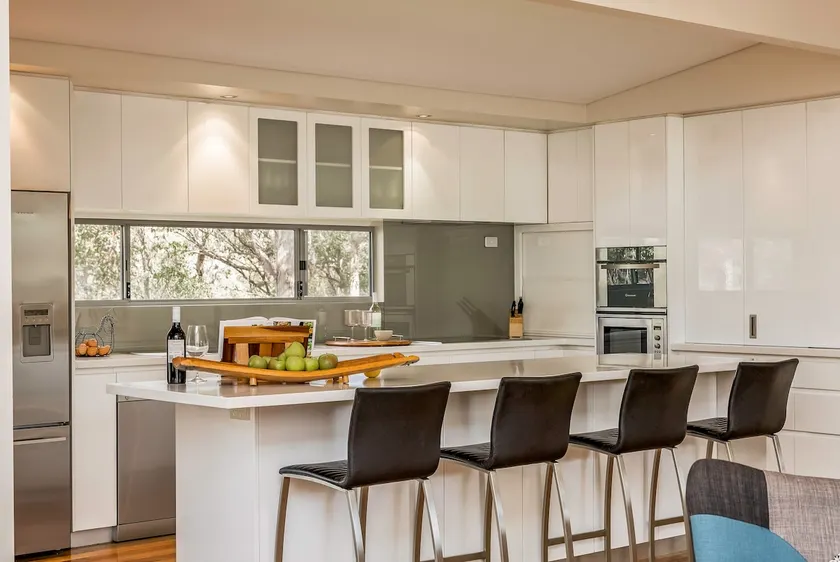 Vintners - modern spacious, 5 bdrm, nature setting - Image 1