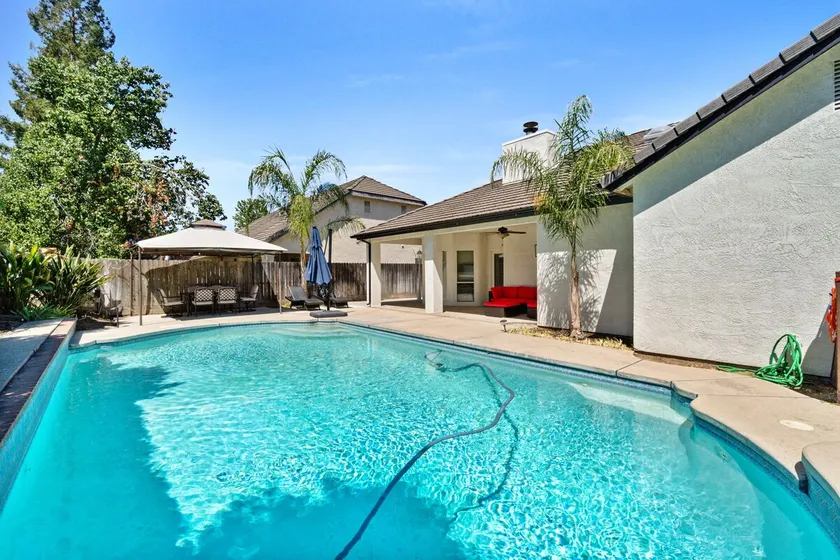 Relaxing Vacation Family Home with Pool & Jacuzzi - Image 1