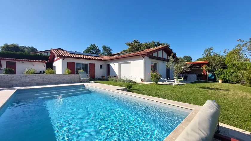 Basque villa with pool - Image 1