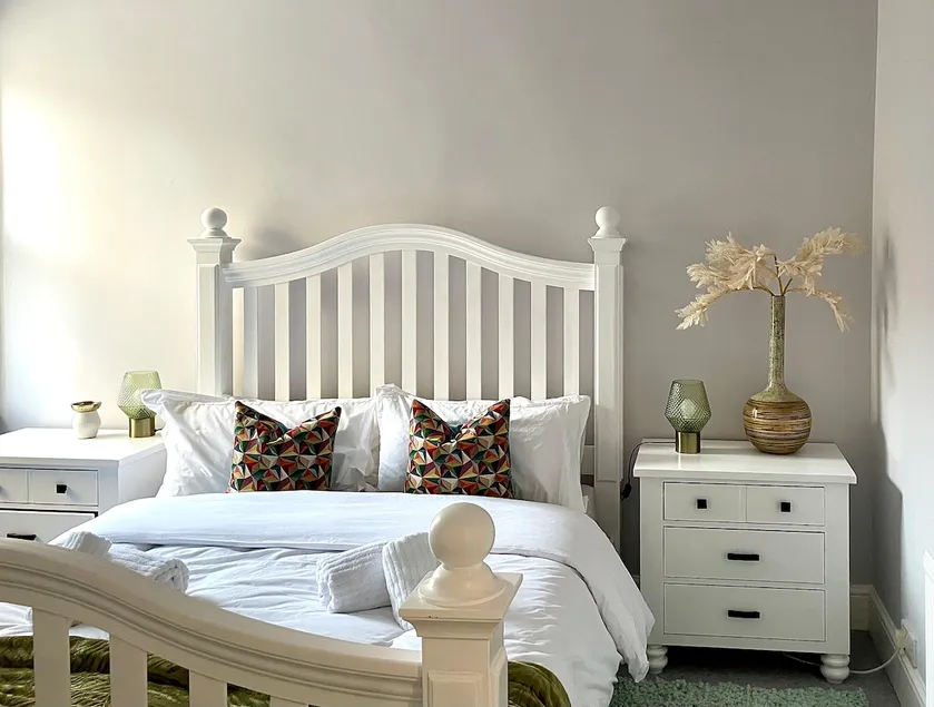 Quiet Central 2-Beds mins to Beach, Pier, Old Town - Image 1