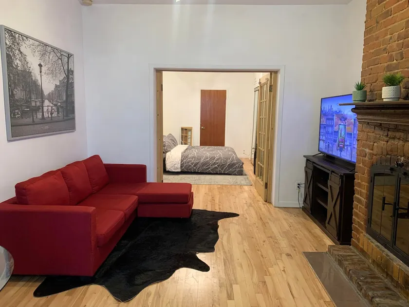 Downtown Charming 2 Bedrooms - Image 1