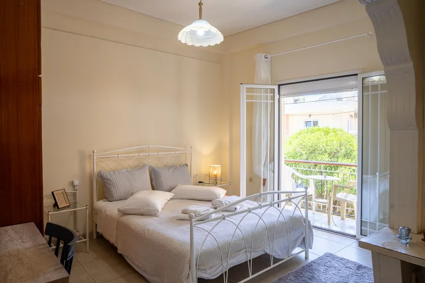 Urban Oasis: Spacious Apartment in Mytilene - Image 1