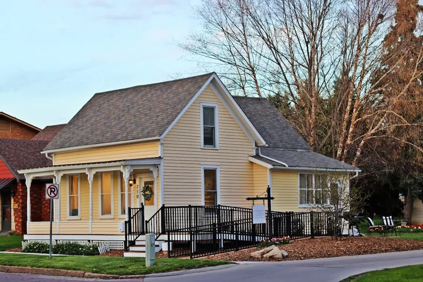 Adorable Little Yellow House, Downtown Pella, IA - Image 1