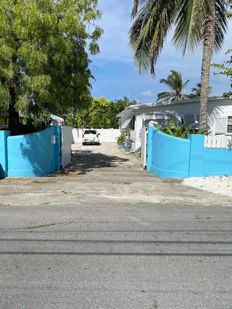 Close to the beach - Image 1