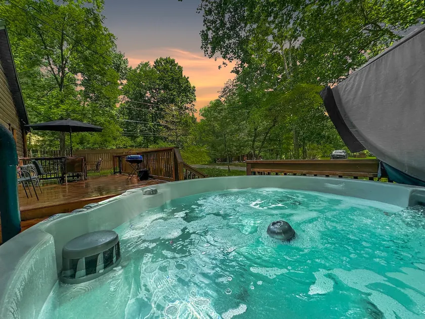 Brookside Cabin with HotTub and FirePit - Image 1