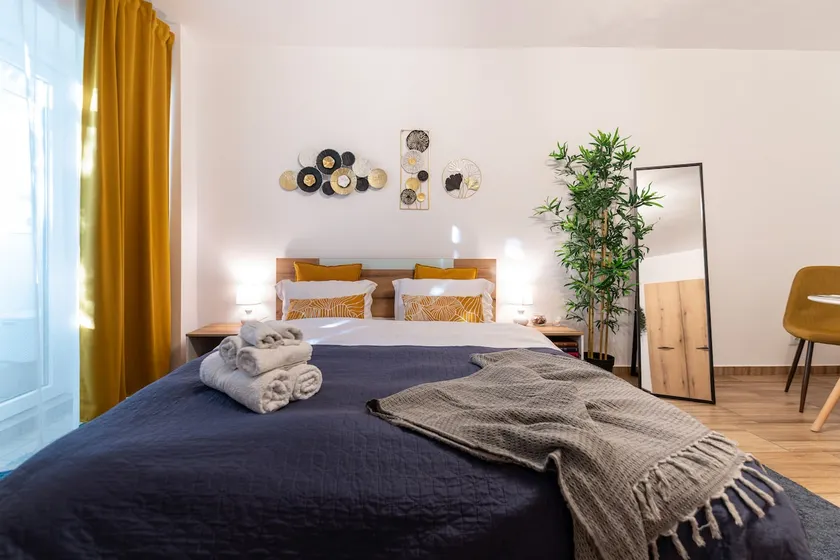 Warm & Cozy | Queen Size Bed | Calm Area - Image 1