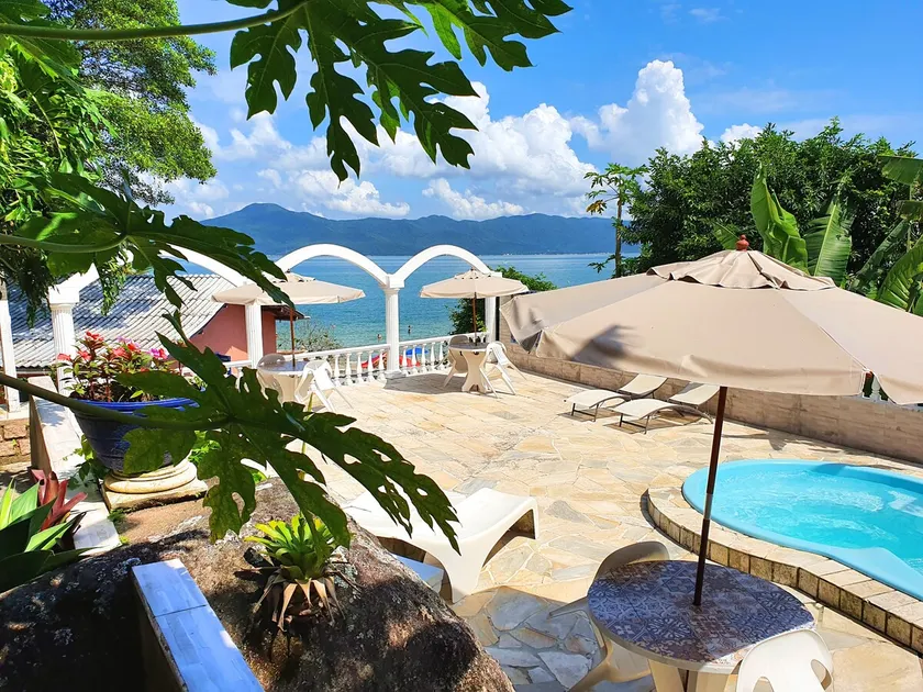 Summer | Beachfront Cabin with King Bed - Image 1
