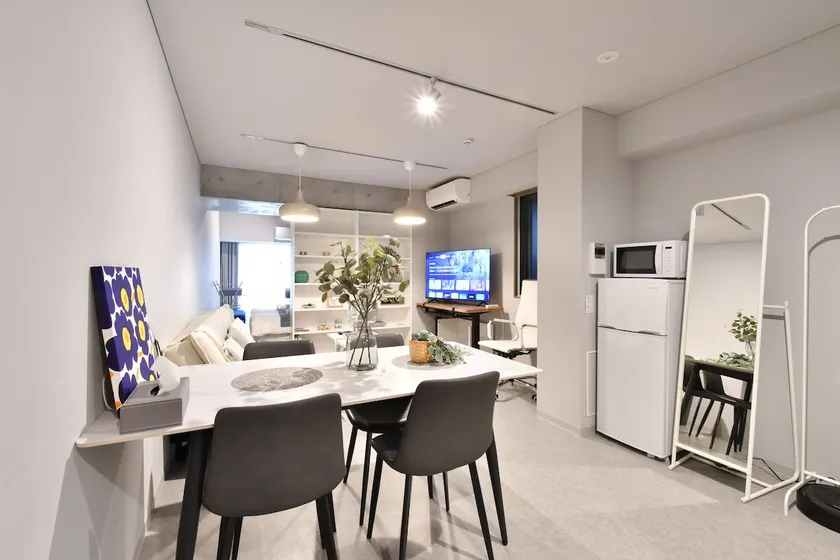 The very center of Tokyo!Minato-ku / JR Yamanote Line Tamachi Station / 100 m² / Convenience store 1 minute on foot / Walk to Tokyo Tower! - Image 1