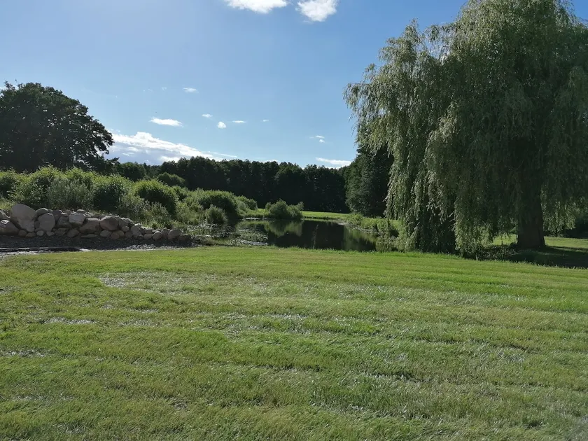 Vacation home by the pond - Image 1