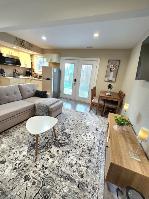 Cozy 1B/1B Suite - With Patio - Firepit & BBQ - Image 1