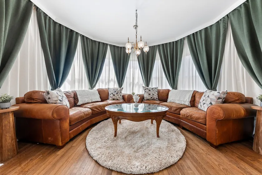 Beautiful Condo - King Bed - Free Waffle Breakfast - Image 1