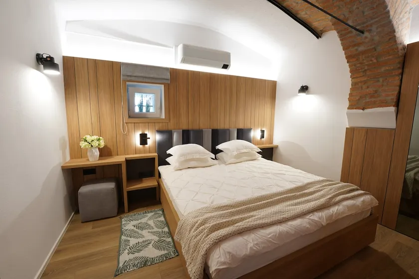 White Swan Suite | Apartment by the Swan Lake - Image 1