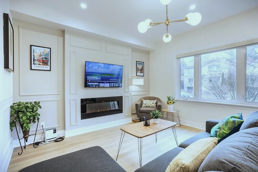 Newly Renovated House Sunnybrook Toronto -3parking - Image 1