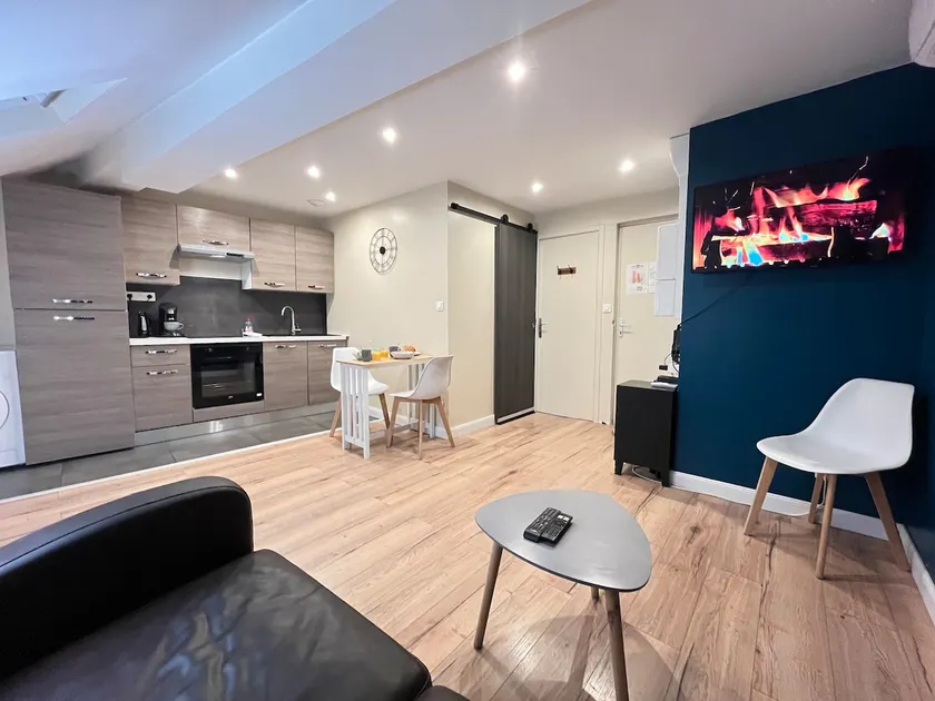 Danton, cozy and warm, close to city center - Image 1