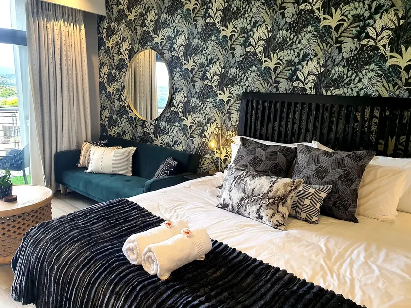 Menlyn Maine Luxury Apartment - Image 1