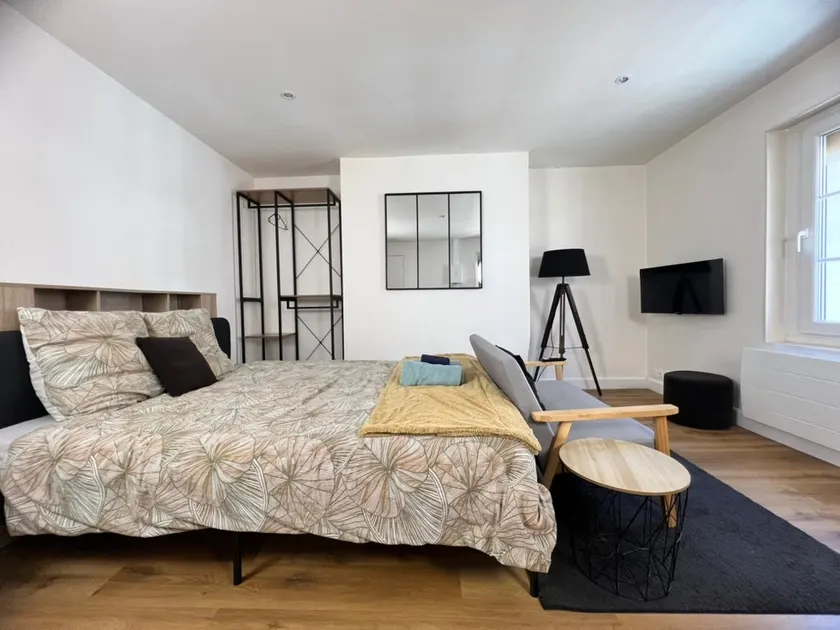 La Ruche 7 - Queen Bed - Free Parking - Quiet - Image 1