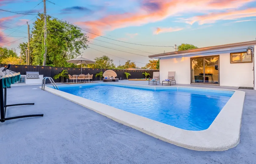 Messi Airbnb | 8 mins from Hard Rock | 8 people | Pool | BBQ - Image 1