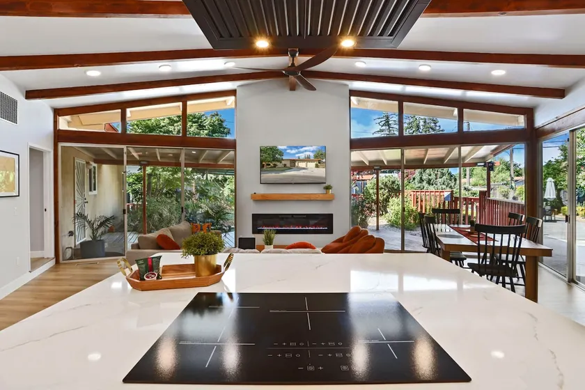 Modern | Pool | Pond | Arcade | Quiet | Location | Safe - Image 1