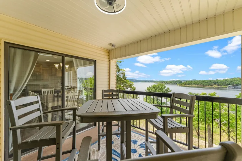 Gorgeous Lakefront Retreat With Amazing Views - Image 1