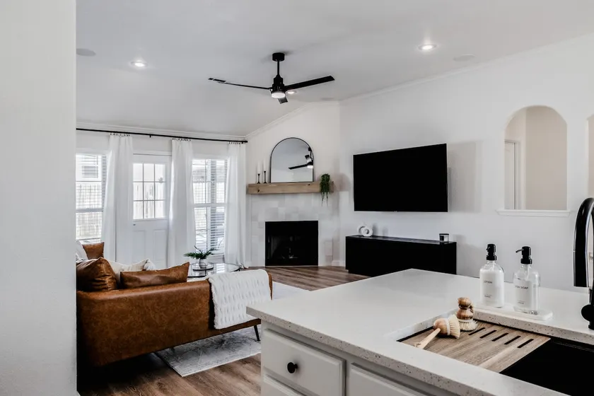 Fully Updated Home, King Bed, w/Hot Tub - Image 1