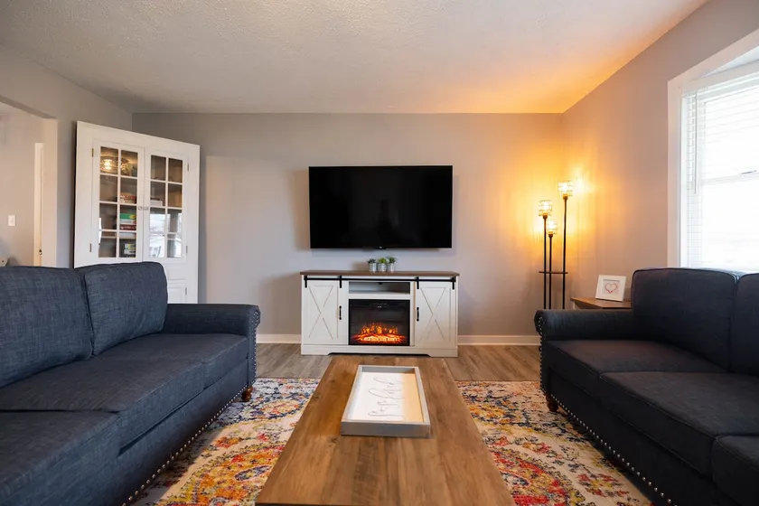 Farm Themed w/2 Game Rooms & HOT TUB -2 min to BSU - Image 1