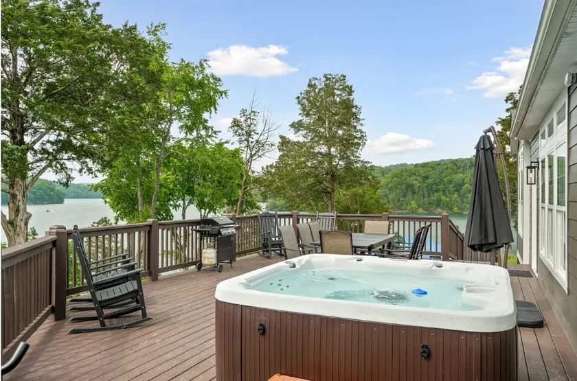 Family Lake House Waterfront Escape with Hot Tub - Image 1