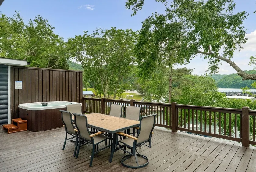 Beacon Cottage: Dockside Relaxation with a Hot Tub - Image 1