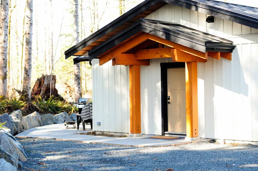 Five Firs Suite: Stories Beach, Campbell River - Image 1