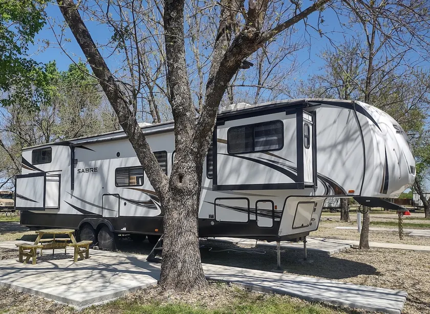 New Luxury 5th Wheel - Image 1
