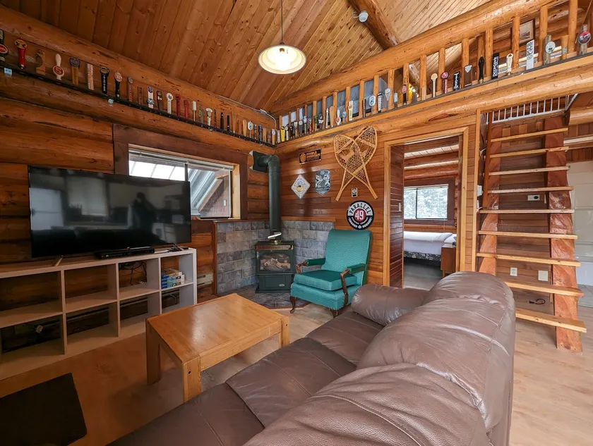 4BR Rustic Cabin • Ski Hill Views • Pet-Friendly - Image 1